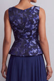 Vestido longo de mãe da noiva com gola de bateau azul marinho estampado em chiffon em linha A