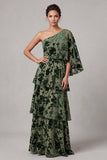 Vestido comprido de mãe da noiva em veludo de sálvia de sálvia empoeirado, linha em A, um ombro