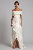 Vestido formal comprido de cetim e franzidos baixos na altura dos ombros