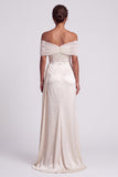 Vestido formal comprido de cetim e franzidos baixos na altura dos ombros