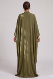 Vestido longo de mãe da noiva em chiffon de gola alta em bainha oliva com strass