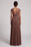 Vestido formal comprido pregueado em chiffon em linha A com decote em V e renda
