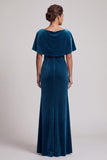 Vestido longo de mãe da noiva azul pavão com gola em forma de capuz, veludo comprido com franjas