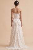 Vestido de Noiva Branco A-Line Strapless com Penas