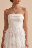 Vestido de Noiva Branco A-Line Strapless com Penas