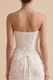 Vestido de Noiva Branco A-Line Strapless com Penas