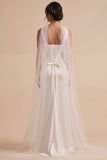 Vestido de noiva longo de decote quadrado, decote quadrado e franzido em cetim branco com capa