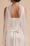 Vestido de noiva longo de decote quadrado, decote quadrado e franzido em cetim branco com capa