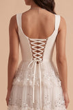 Vestido de Noiva Maxi em camadas, decote em A, linha A, branco com aplicações de lantejoulas