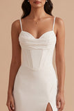 Vestido de noiva longo de corsete, alças finas de cetim com faixa branca