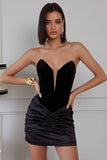 Vestido de cocktail curto preto de veludo bodycon com alças e franzidas, curto