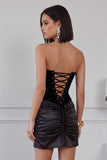 Vestido de cocktail curto preto de veludo bodycon com alças e franzidas, curto