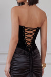 Vestido de cocktail curto preto de veludo bodycon com alças e franzidas, curto