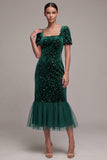 Vestido Midi Veludo de Veludo Midi de Mangas Curtas com Decote Quadrado Verde Verde Escuro com Gola Quadrada em Tule com Folhos