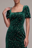 Vestido Midi Veludo de Veludo Midi de Mangas Curtas com Decote Quadrado Verde Verde Escuro com Gola Quadrada em Tule com Folhos