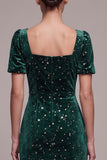 Vestido Midi Veludo de Veludo Midi de Mangas Curtas com Decote Quadrado Verde Verde Escuro com Gola Quadrada em Tule com Folhos