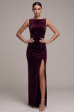 Vestido de veludo longo franzido com gola bata e decote cabernet, com fenda