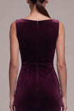 Vestido de veludo longo franzido com gola bata e decote cabernet, com fenda