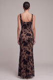 Vestido de veludo maxi com decote quadrado com decote quadrado de café sereia