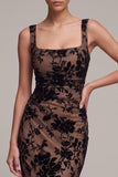Vestido de veludo maxi com decote quadrado com decote quadrado de café sereia