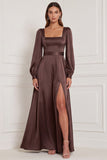 Vestido Maxi de Cetim de Manga Longa com decote quadrado e decote quadrado de mangas longas de espresso com fenda