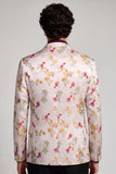 Blazer de baile masculino branco rosado com lapela floral, um botão
