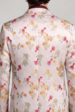 Blazer de baile masculino branco rosado com lapela floral, um botão