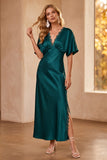 Vestido de convidado de casamento com decote em V em renda azul pavão e decote em V
