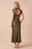 Vestido de convidado de casamento longo de cetim com decote alto e decote longo de cetim com renda