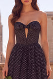 Vestido de finalista preto, Espartilho de Tule com buraco de fechadura, Espartilho de Finalistas Longo Sem Alças com Laço