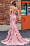 Vestido de baile de finalistas de cetim com ombros frios e ombros frios