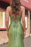 Vestido de baile longo de finalista com alças finas de espartilho verde com alças finas de espartilho verde e sereia