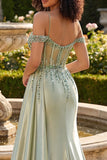 Vestido de Baile Longo Verde Claro Ombros à Vista Espartilho e Capa