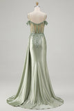 Vestido de Baile Longo Verde Claro Ombros à Vista Espartilho e Capa