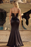 Espartilho preto com missangas, sereia com renda nas costas, vestido de baile comprido com fenda