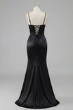 Espartilho preto com missangas, sereia com renda nas costas, vestido de baile comprido com fenda