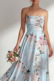 Vestido de dama de honor azul floral sem alças estampado
