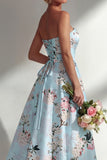 Vestido de dama de honor azul floral sem alças estampado