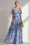 Vestido comprido de dama de honor com flor amarela cor-de-rosa no ombro e folhos