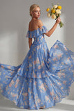 Vestido comprido de dama de honor com flor amarela cor-de-rosa no ombro e folhos