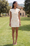 Vestido de Homecoming Bodycon Bodycon Amarelo de Decote Redondo com Flores 3D