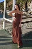 Vestido de Cerimónia Longo em Chiffon Castanho Escuro com Coração e Folhos