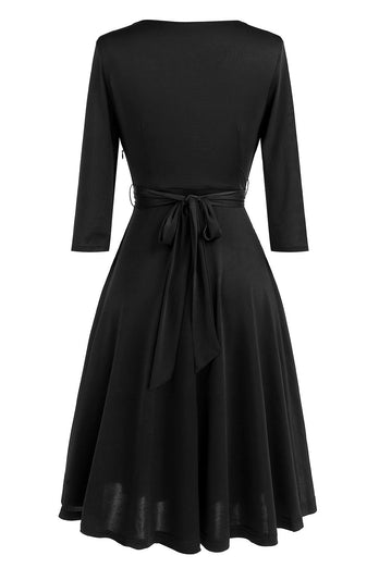 Vestido preto vintage de 1950 com faixa
