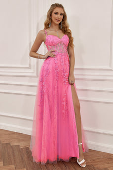 Um vestido de baile spaghetti de linha rosa