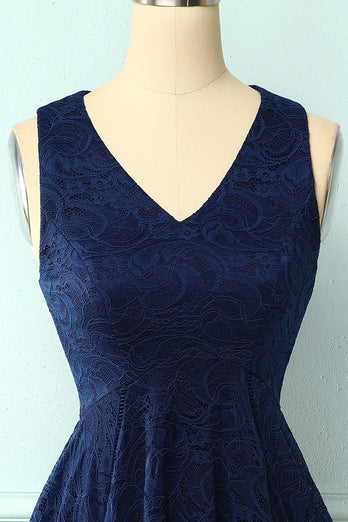 Vestido assimétrico em renda com decote em v azul marinho