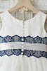 Carregar imagem no visualizador da galeria, Vestido de flor branca de pescoço redondo azul com renda