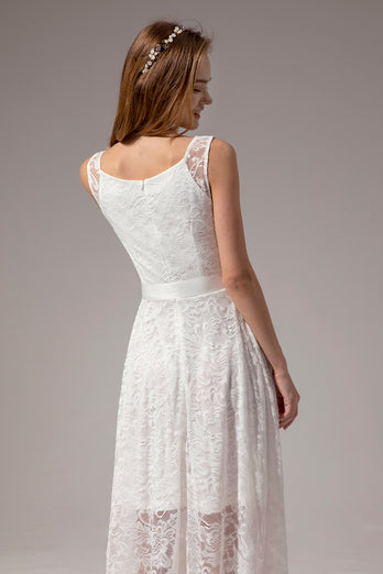 Vestido branco de renda alta-baixa