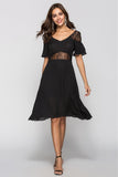 Vestido de cocktail preto de linha com renda