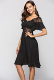 Vestido de cocktail preto de linha com renda