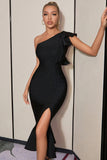 Um ombro pequeno vestido preto